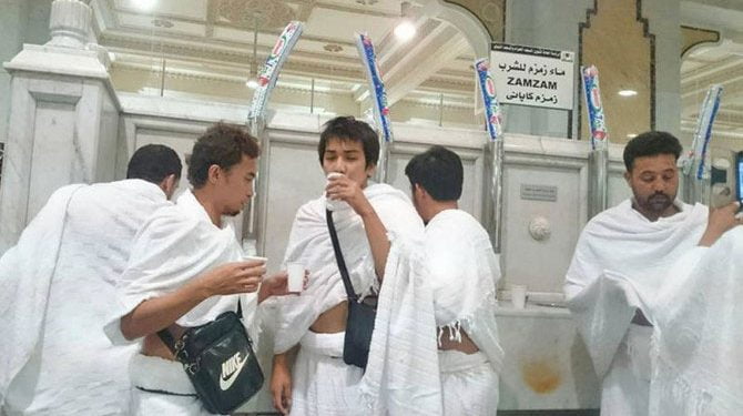 مکہ اور مدینہ منورہ میں آب زم زم کی تقسیم دوبارہ شروع