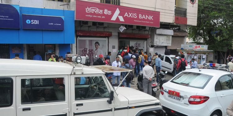 جلد نمٹالیں بینکوں کے کام! 27 مارچ سے 4 اپریل کے درمیان سات دن تک بند رہیں گے بینک