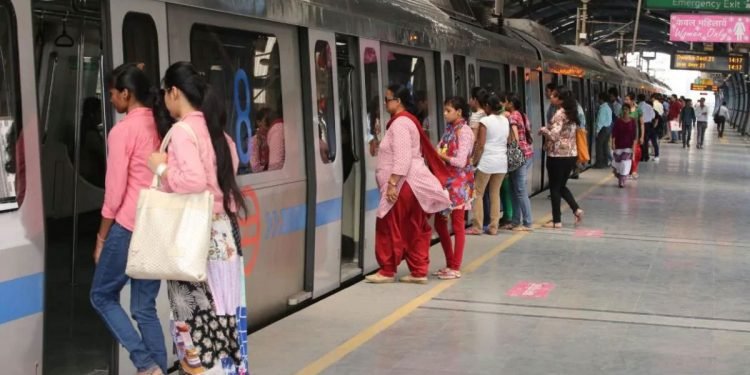 ہولی پر دہلی میٹرو کی خدمات دوپہر ڈھائی بجے سےشروع ہوں گے