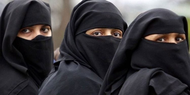 یوپی میں اذان کے بعد برقع نشانہ پر