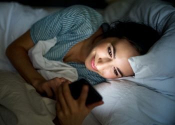 فون استعمال کرنے کا یہ انداز نقصان دہ