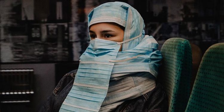 نیدرلینڈ : ماسک کا نقاب پہن کر برقع پر لگی پابندی کے خلاف احتجاج کا نیاطریقہ