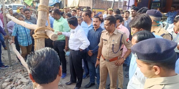 شاہجہان پور کی’جوتا مار‘ ہولی سے پہلے پولیس کی تیاری ، 40 مساجد پلاسٹک کی چادروں سے ڈھک دی گئیں