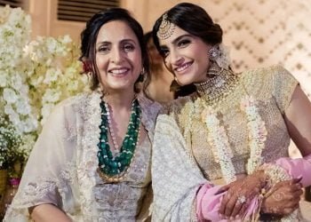 اداکارہ سونم کپور کا اپنی ماں کے لیے محبت بھرا پیغام