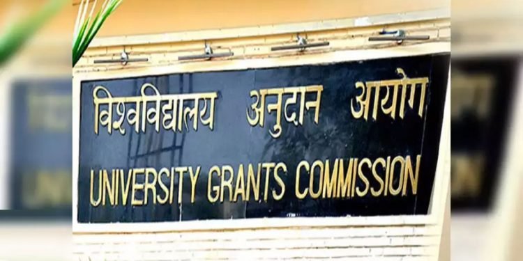 یوجی سی تاریخ کے نصاب کا بھگواکرن کر رہی ہے!!