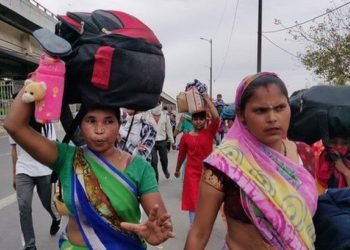 دہلی خالی ہونے لگی !لاک ڈاؤن کے ڈر سے مزدوروں کی گھرواپسی