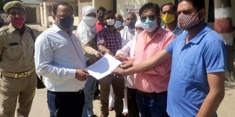 مسجد کے مرمتی کام میں بجرنگ دل نے ڈالا رخنہ