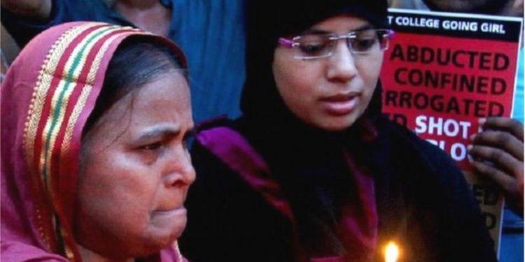 انکاؤنٹر کیس :ملزمان کی رہائی کو چیلنج کریں گی عشرت جہاں کی ماں