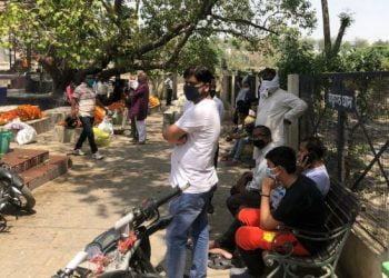 لکھنؤ: شمشان گھاٹوں میں کووڈ مریضوں کی لاشوں کاانبار ، ملازمین خوف زدہ ہیں یا کمبھ میلہ…