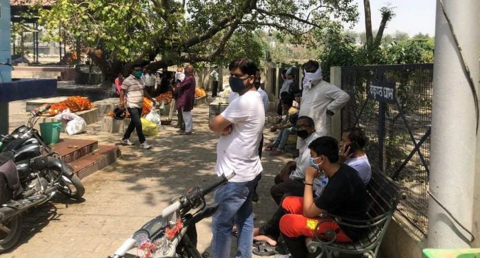 لکھنؤ: شمشان گھاٹوں میں کووڈ مریضوں کی لاشوں کاانبار ، ملازمین خوف زدہ ہیں یا کمبھ میلہ…