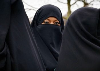 مسلم عورت بغیر عدالت جائے طلاق دےسکتی ہے