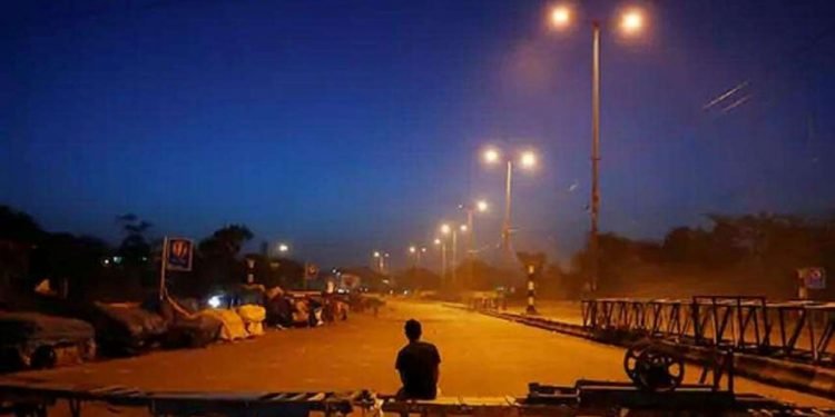 کورونا کاقہر: دہلی میں 30 اپریل تک نائٹ کرفیو ، اگلا قدم لاک ڈاؤن! کیا مساجد میں تراویح پڑھ سکیں گے؟