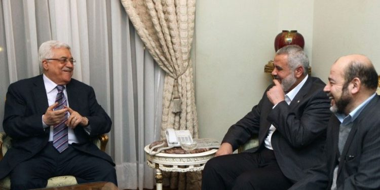 فلسطینی صدر محمود عباس اور حماس رہنما اسماعیل ہنیہ میں ٹیلی فون پر بات چیت