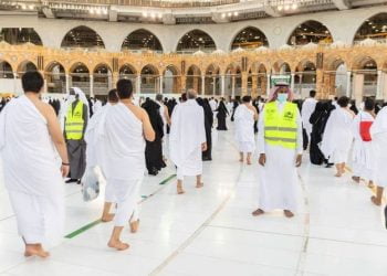 سعودی زائرین عمرہ کے لیے کورونا ویکسین لازمی نہیں