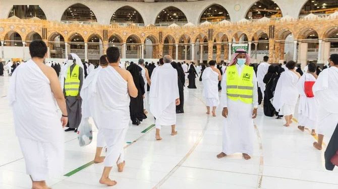 سعودی زائرین عمرہ کے لیے کورونا ویکسین لازمی نہیں