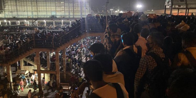 لاک ڈاؤن کے بعد بازار سنسان ، مزدوروں کی نقل مکانی تیز