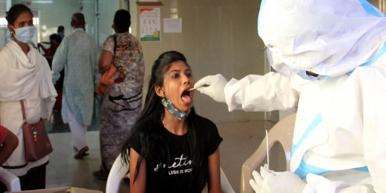 اترپردیش میں کورونا بے قابو ، پابندیوں میں اضافے کا امکان