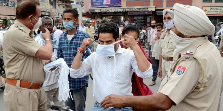 اترپردیش : ہر اتوار کو لاک ڈاؤن ، ماسک نہ پہننے پر 1 ہزار کا جرمانہ