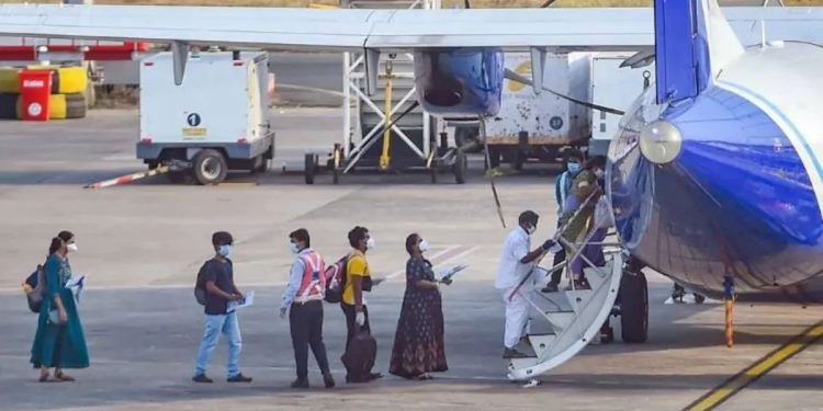 بے قابو کورونا کے بیچ ملک چھوڑکر دبئی جا رہے ہیں ہندوستانی