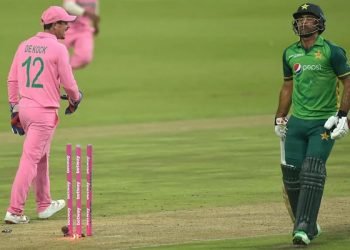 نیا ریکارڈقائم : فخر زمان معصوم یا ڈی کوک چالاک؟ سوشل میڈیا پر بحث