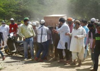 نماز جنازہ میں انڈیا ٹی وی کو کورونا نظر آگیا،ریلیوں اور مہا کمبھ میں نہیں!