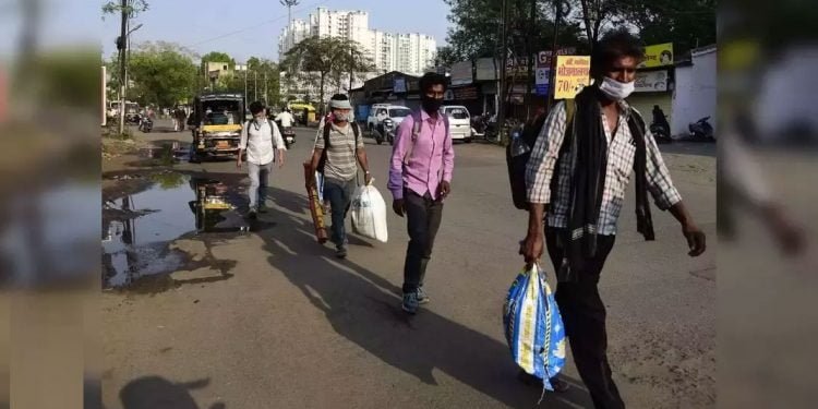 لاک ڈاؤن کا خوف، تارکین وطن شہر چھوڑنے پر ہوئے مجبور!