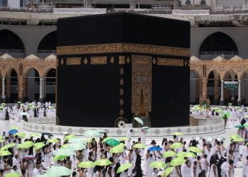 صحن مطاف سبز چھتریوں سے باغیچے کا منظر پیش کرنے لگا