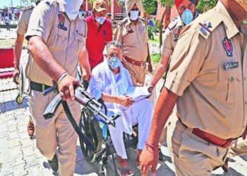 پیشی پر ہنگامہ ! پرائیویٹ ایمبولینس سےعدالت پہنچے مختار انصاری