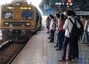 مہاراشٹر: لاک ڈاؤن کے ڈر سے مزدور چلے اپنے گھر