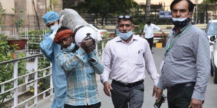 دہلی : سر گنگارام اسپتال میں آکسیجن کی کمی کے سبب25 مریضوں نے دم توڑ ا ، 60 زندگیاں خطرے میں