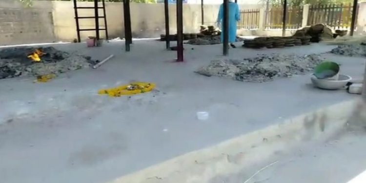 کورونا سے صورت حال سنگین : آخری رسومات کے لئے لمبی قطاریں