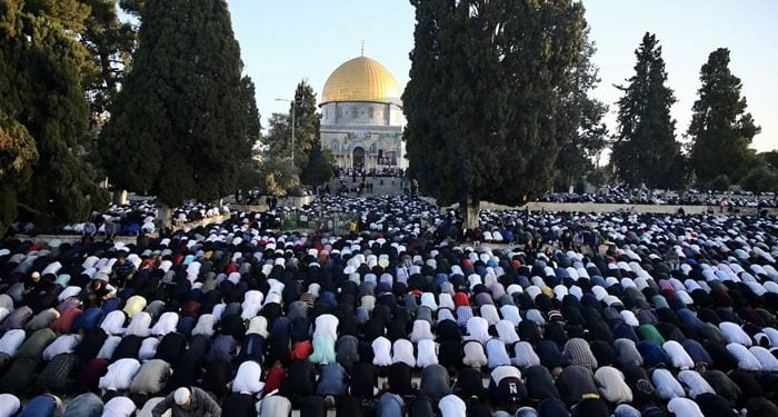 مسجد الاقصیٰ : نماز عید کے اجتماع میں ہزاروں فلسطینیوں کی شرکت