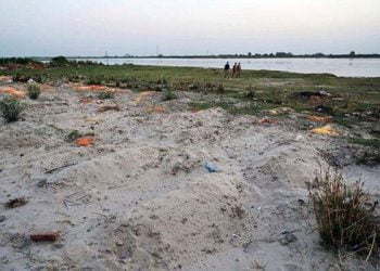 کوروناسے اموات ،گنگا کنارے ہزاروں لاشیں