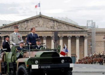 مسلمانوں کو مراعات پر فرانسیسی فوج کی خانہ جنگی کی دھمکی