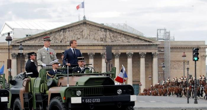 مسلمانوں کو مراعات پر فرانسیسی فوج کی خانہ جنگی کی دھمکی