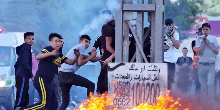 غرب اردن میدان جنگ میں تبدیل، مظاہرین پر اندھا دھند فائرنگ،متعدد ہلاک