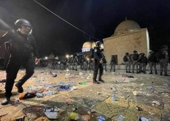 مسجد اقصی میں نمازیوں پر صیہونی پولیس کا تشدد،دو فلسطینی شہید ،سیکڑوں زخمی