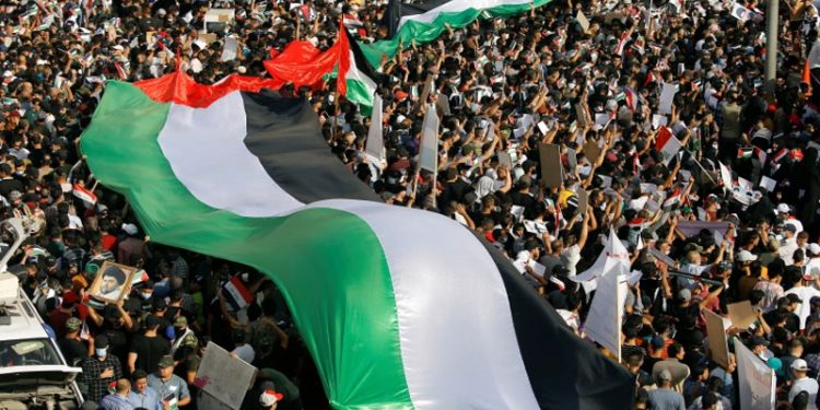 قطر میں فلسطینیوں کی حمایت میں ہزاروں لوگ سڑکوں پر نکل آئے