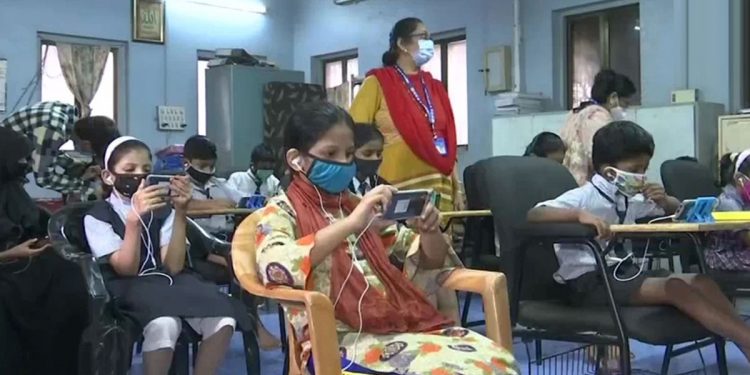 یوپی: کورونا کے کنٹرول ہونے تک آئن لائن ہوگی تعلیم ،بورڈ امتحان پر ابھی کوئی فیصلہ نہیں