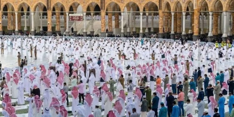 حرمین شریفین میں کوووڈ پروٹوکول کے تحت نماز عید کے روح پرور اجتماع