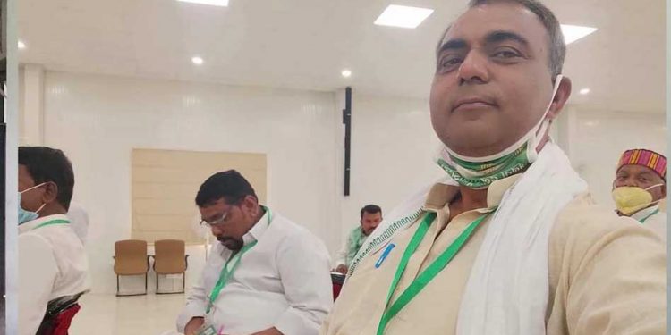 جے ڈی یولیڈر کی دبنگئی ، تین لوگوں کی بے رحمی سے پٹائی ، اکھڑے ناخن