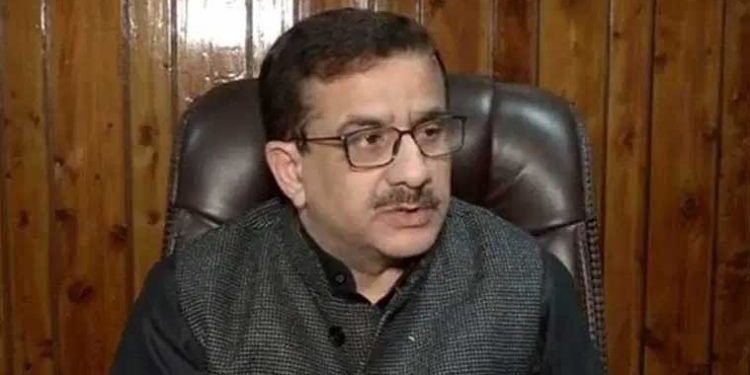 وسیم رضوی کی کار پر پتھراؤ ، جان بچا کر بھاگنا پڑا
