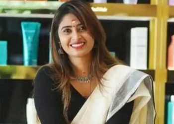 مجھے سچ بولنے سےکوئی نہیں روک سکتا ،جو خاموش ہیں وہی غدار ہیں :عائشہ سلطانہ