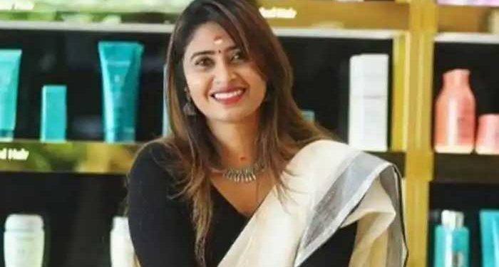 مجھے سچ بولنے سےکوئی نہیں روک سکتا ،جو خاموش ہیں وہی غدار ہیں :عائشہ سلطانہ