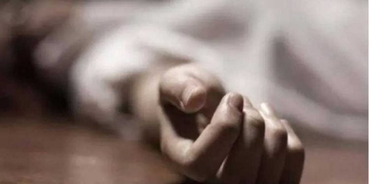 باپ کی لاش کے ساتھ تین دن تک بھوکے رہے معصوم