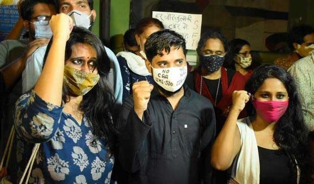 ٹوٹ گئیں زنجیریں،آئے دیوانے باہر،کہا- جنگ جاری رہے گی