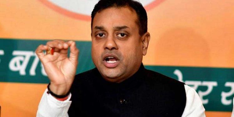 لائیو ڈبیٹ میں گیسٹ نے پاترا کو بے شرم کہہ دیا تو ہوگئے لال