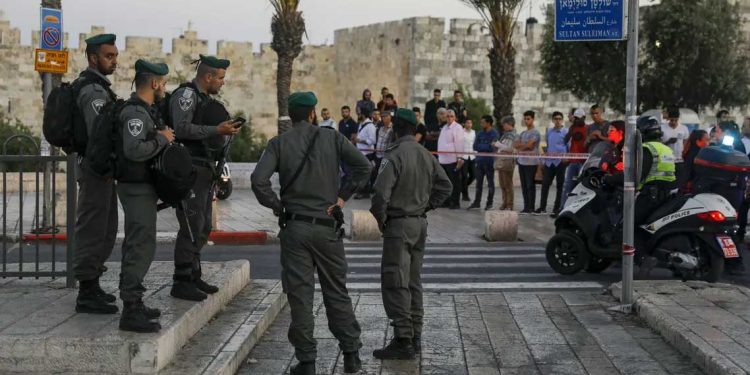 بیت المقدس : باب العامود کے نزدیک اسرائیلی فورسز کا فلسطینیوں پر دھاوا