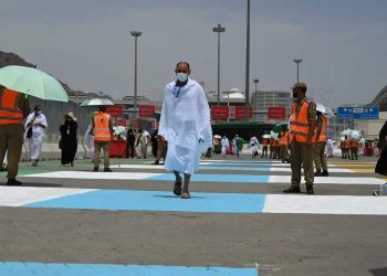 مناسک حج کے پہلے روز عازمین حج وادی منیٰ میں