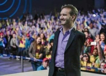 قابل تقلید:Nick vujicic نہ ہاتھ نہ پیر ادھورے جسم سے بھرپو زندگی جینے کا ہنر